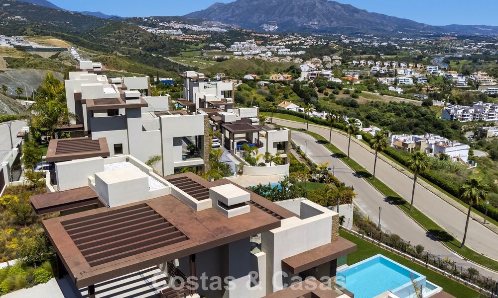 Eigentijdse luxevilla met panoramische vergezichten te koop in de heuvels van Marbella - Benahavis 800824