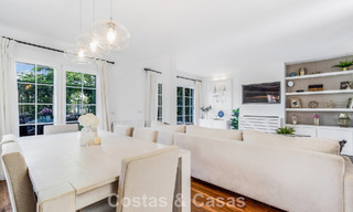 Prachtig gerenoveerd herenhuis met 4 slaapkamers te koop met zeezicht, eerstelijnsstrand op Marbella’s Golden Mile 800832 