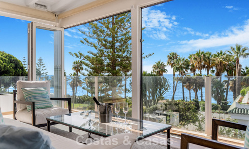 Prachtig gerenoveerd herenhuis met 4 slaapkamers te koop met zeezicht, eerstelijnsstrand op Marbella’s Golden Mile 800851