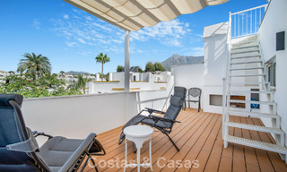 Prachtig gerenoveerd herenhuis met 4 slaapkamers te koop met zeezicht, eerstelijnsstrand op Marbella’s Golden Mile 800856 