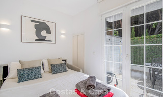 Prachtig gerenoveerd herenhuis met 4 slaapkamers te koop met zeezicht, eerstelijnsstrand op Marbella’s Golden Mile 800864 