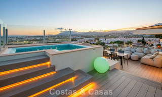 Hedendaagse luxevilla te koop met panoramisch berg- en zeezicht in Nueva Andalucia, Marbella 800891 
