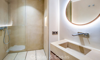 Hedendaagse luxevilla te koop met panoramisch berg- en zeezicht in Nueva Andalucia, Marbella 800930 