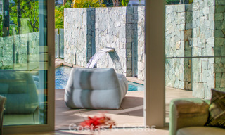 Hedendaagse luxevilla te koop met panoramisch berg- en zeezicht in Nueva Andalucia, Marbella 800942 