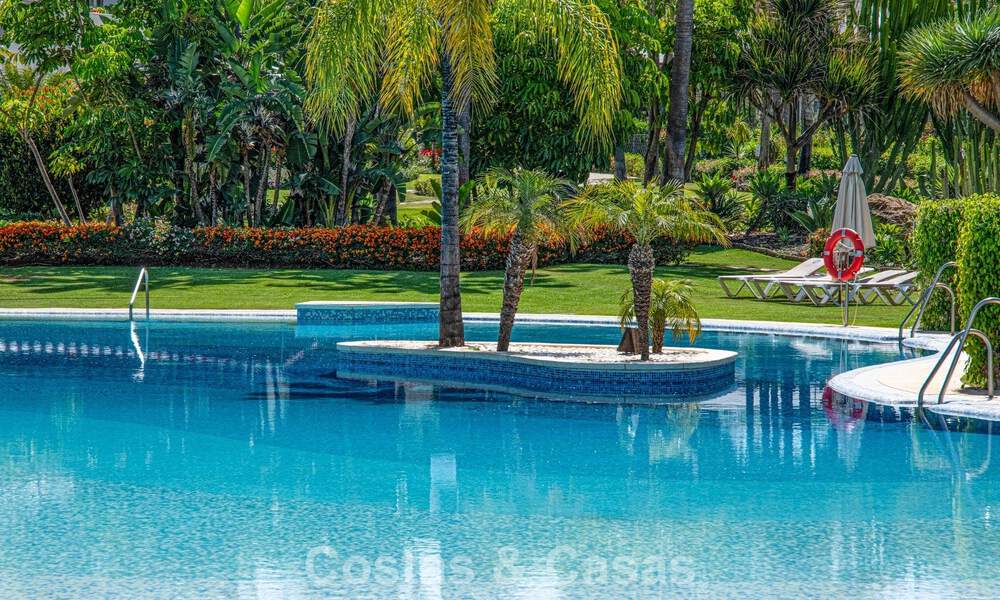 Hoogwaardig duplex penthouse te koop in een felbegeerd golfcomplex in Nueva Andalucia, Marbella 800954