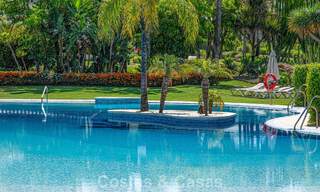 Hoogwaardig duplex penthouse te koop in een felbegeerd golfcomplex in Nueva Andalucia, Marbella 800954 
