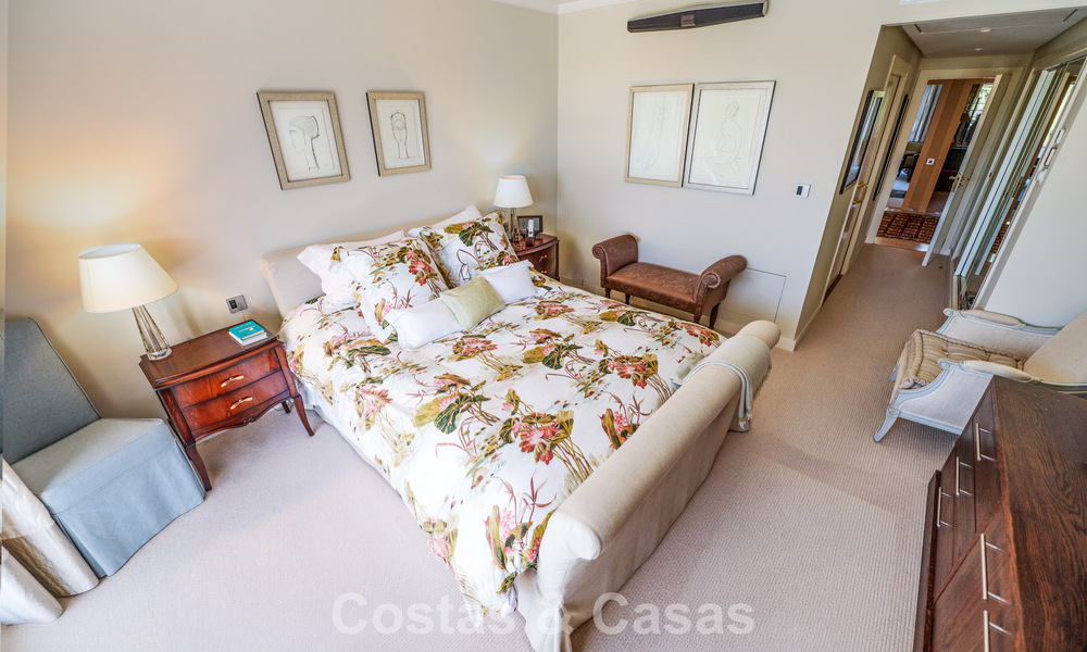 Hoogwaardig duplex penthouse te koop in een felbegeerd golfcomplex in Nueva Andalucia, Marbella 800974