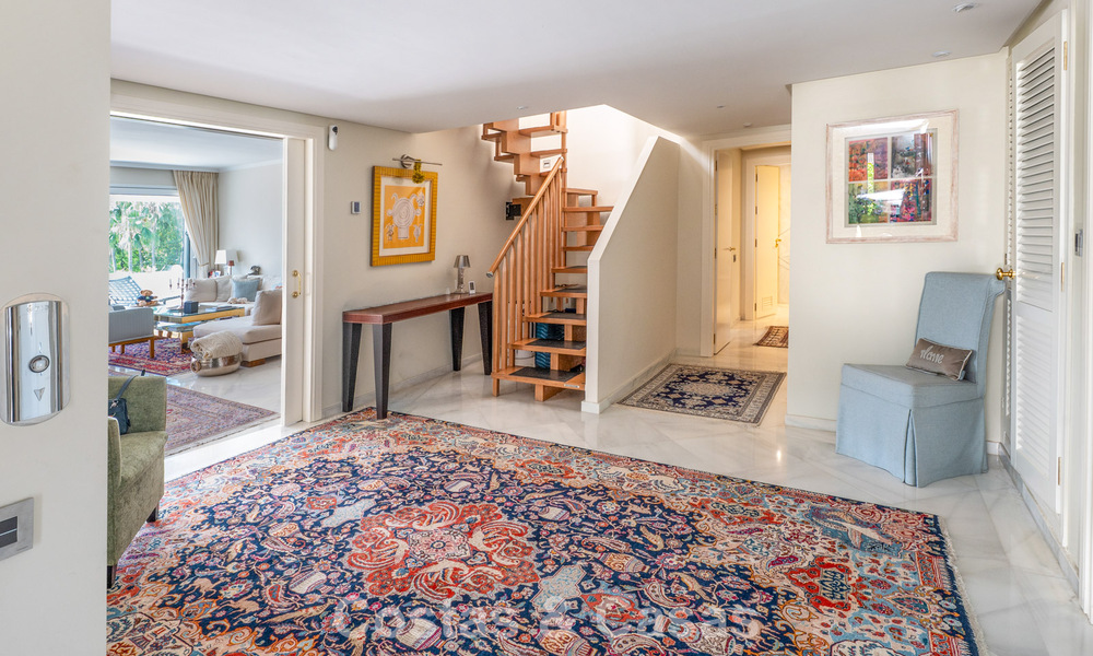 Hoogwaardig duplex penthouse te koop in een felbegeerd golfcomplex in Nueva Andalucia, Marbella 800981