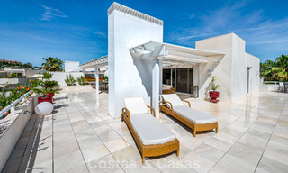 Hoogwaardig duplex penthouse te koop in een felbegeerd golfcomplex in Nueva Andalucia, Marbella 800987 