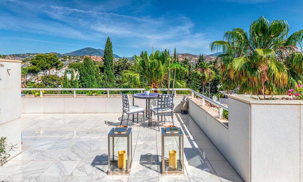 Hoogwaardig duplex penthouse te koop in een felbegeerd golfcomplex in Nueva Andalucia, Marbella 801000