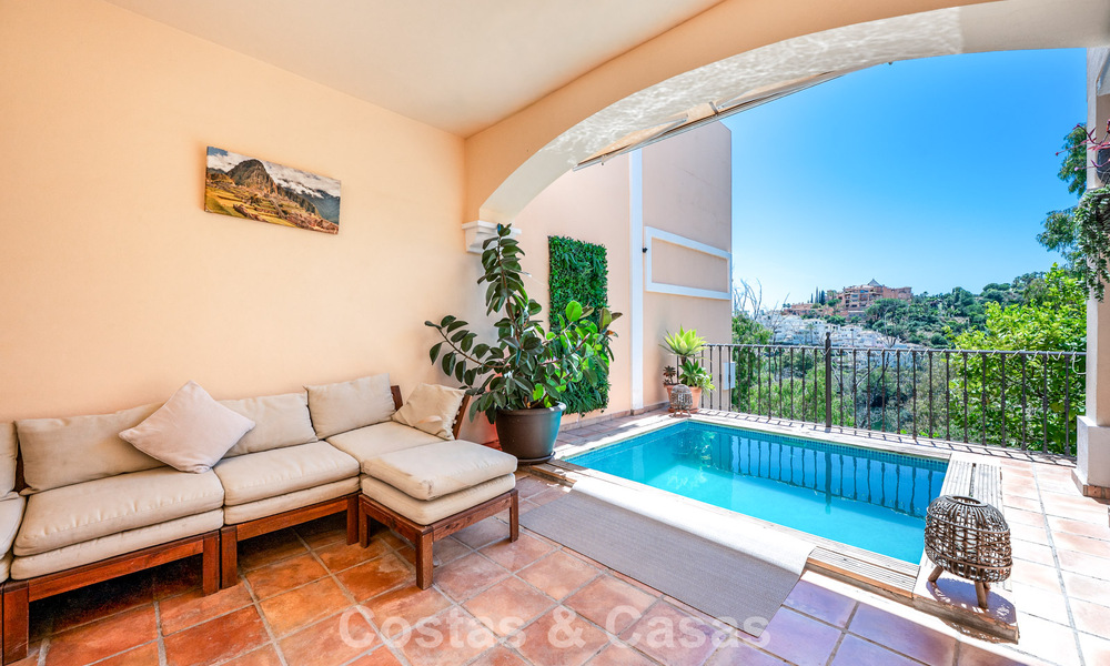 Ruime familiewoning te koop in een kleinschalige gated urbanisatie in het begeerde Nueva Andalucia, Marbella 801098