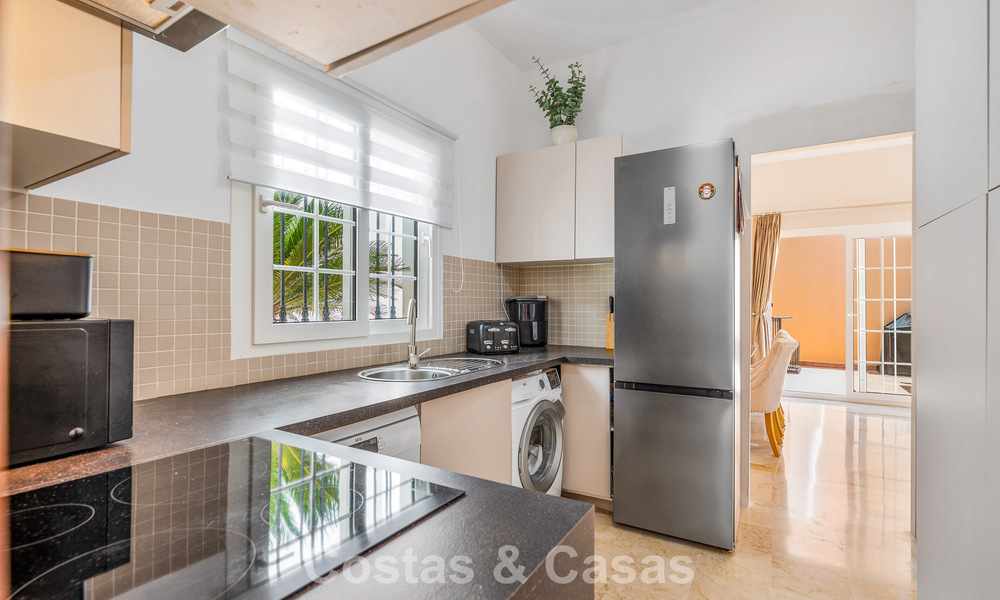 Ruime familiewoning te koop in een kleinschalige gated urbanisatie in het begeerde Nueva Andalucia, Marbella 801102