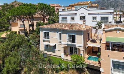 Ruime familiewoning te koop in een kleinschalige gated urbanisatie in het begeerde Nueva Andalucia, Marbella 801104