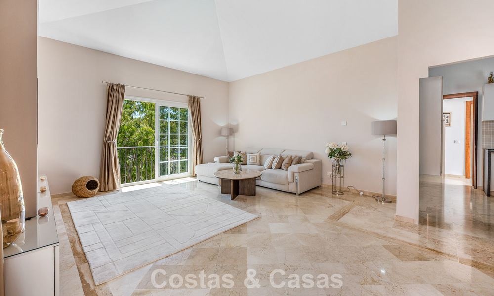 Ruime familiewoning te koop in een kleinschalige gated urbanisatie in het begeerde Nueva Andalucia, Marbella 801111