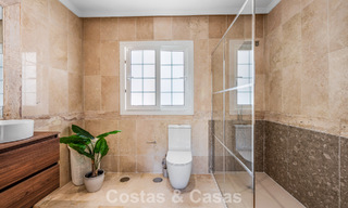 Ruime familiewoning te koop in een kleinschalige gated urbanisatie in het begeerde Nueva Andalucia, Marbella 801120 