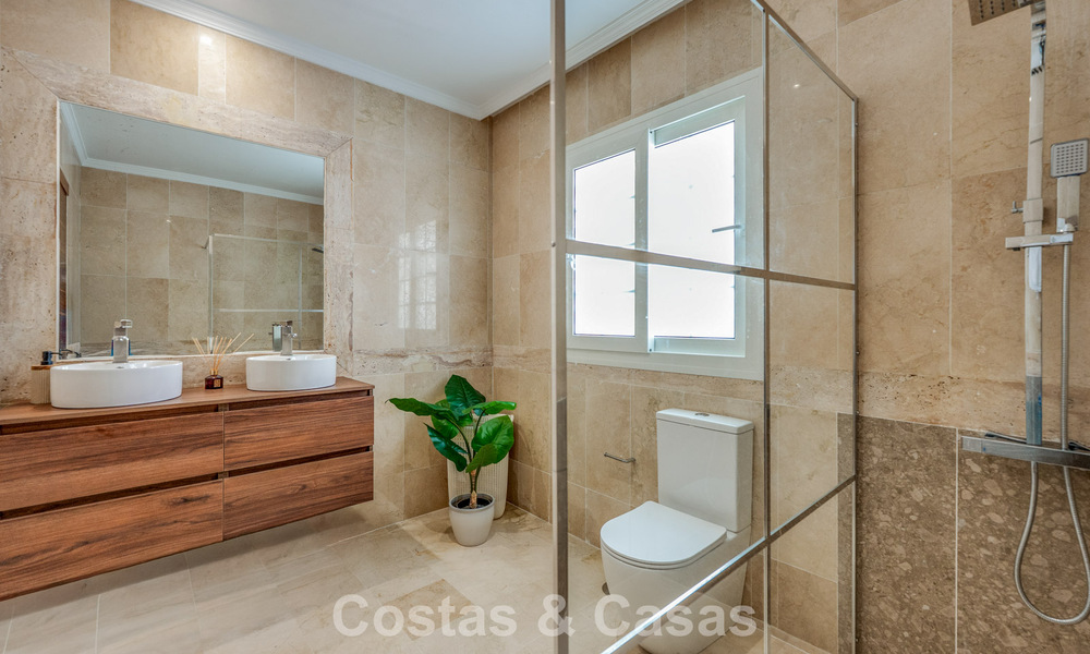 Ruime familiewoning te koop in een kleinschalige gated urbanisatie in het begeerde Nueva Andalucia, Marbella 801121