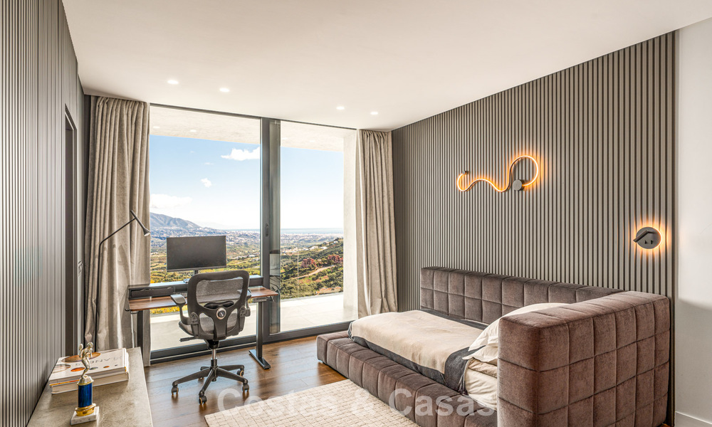 Indrukwekkende luxevilla met moderne minimalistische architectuur te koop in de heuvels van Oost-Marbella 801136