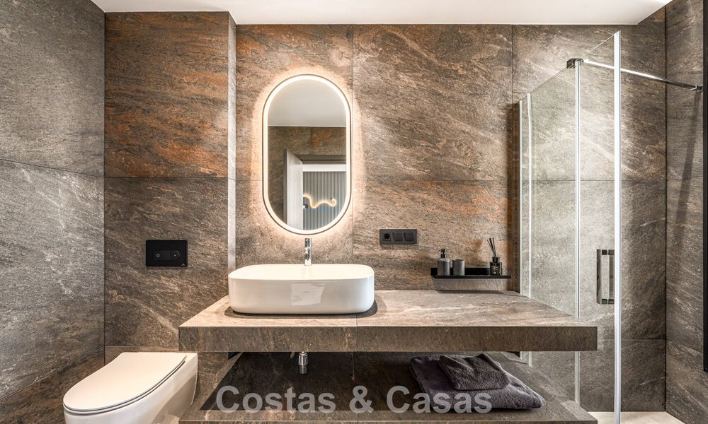 Indrukwekkende luxevilla met moderne minimalistische architectuur te koop in de heuvels van Oost-Marbella 801137
