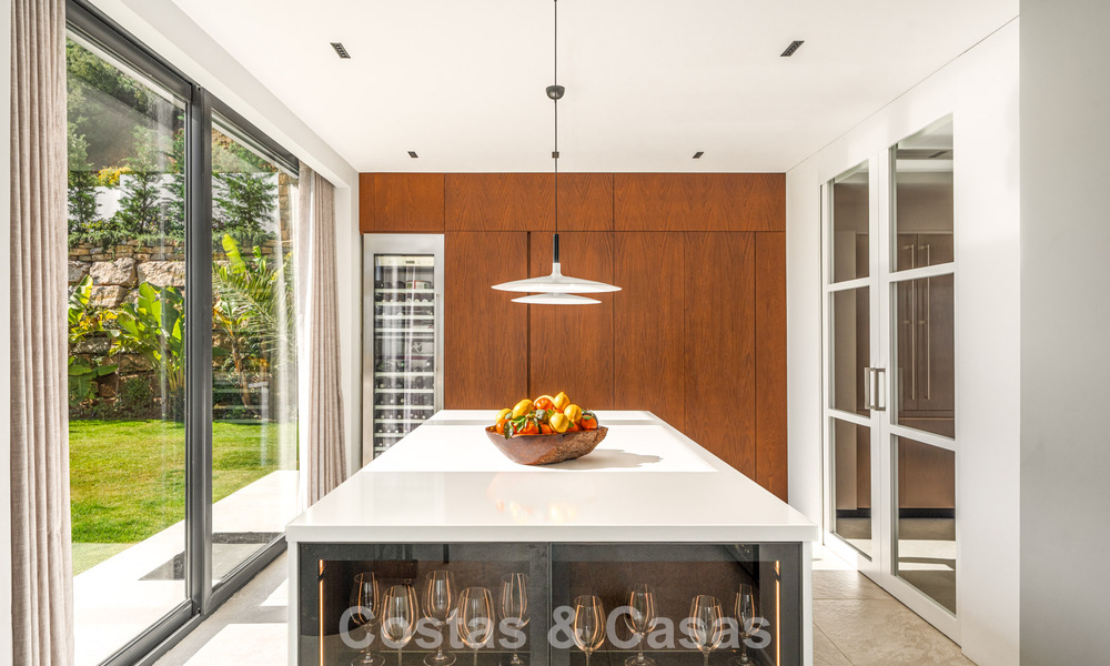 Indrukwekkende luxevilla met moderne minimalistische architectuur te koop in de heuvels van Oost-Marbella 801138