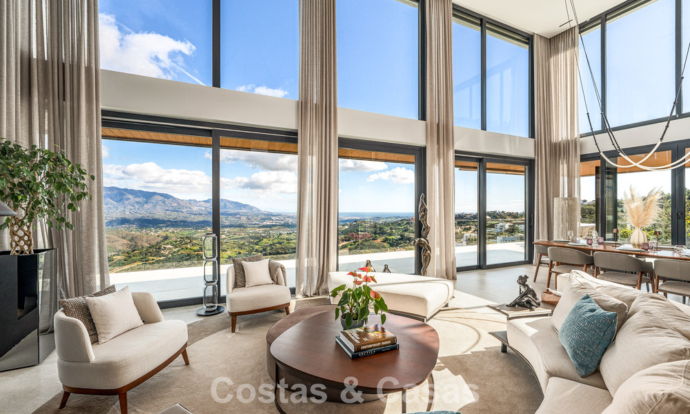 Indrukwekkende luxevilla met moderne minimalistische architectuur te koop in de heuvels van Oost-Marbella 801142