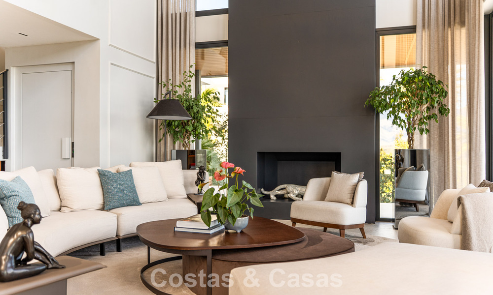 Indrukwekkende luxevilla met moderne minimalistische architectuur te koop in de heuvels van Oost-Marbella 801144