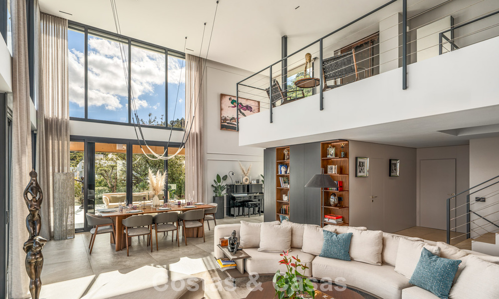 Indrukwekkende luxevilla met moderne minimalistische architectuur te koop in de heuvels van Oost-Marbella 801147