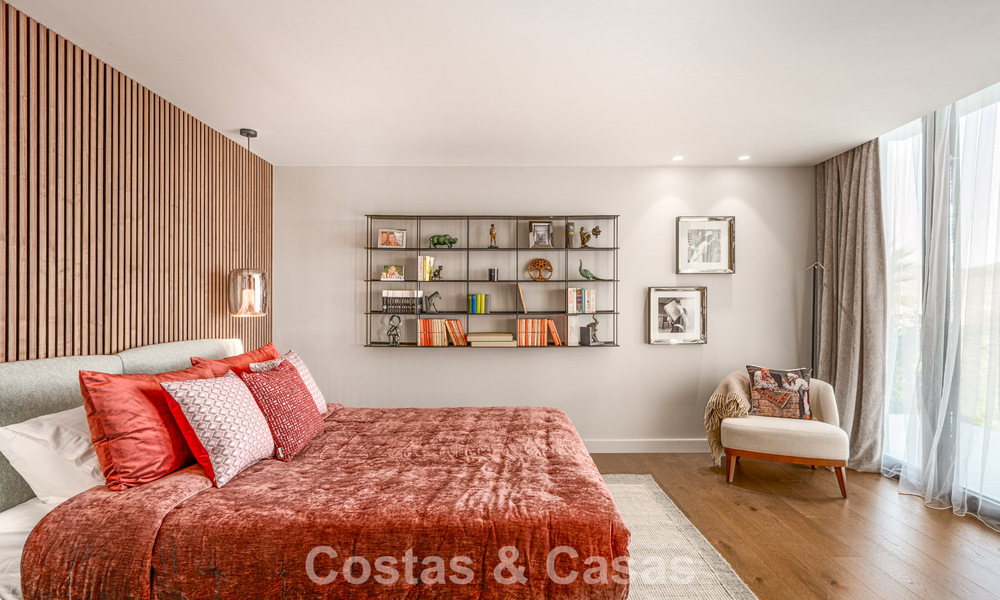 Indrukwekkende luxevilla met moderne minimalistische architectuur te koop in de heuvels van Oost-Marbella 801148