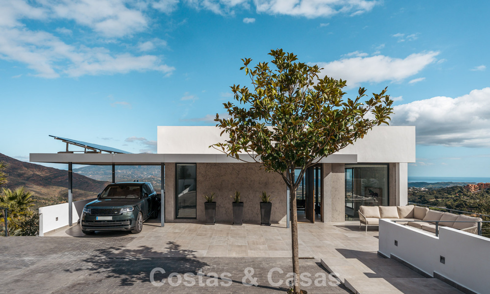 Indrukwekkende luxevilla met moderne minimalistische architectuur te koop in de heuvels van Oost-Marbella 801154