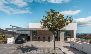 Indrukwekkende luxevilla met moderne minimalistische architectuur te koop in de heuvels van Oost-Marbella 801154 