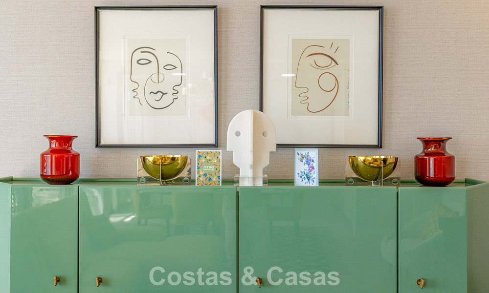 Exclusief penthouse met schitterend open zeezicht te koop aan het strand in Estepona 801250