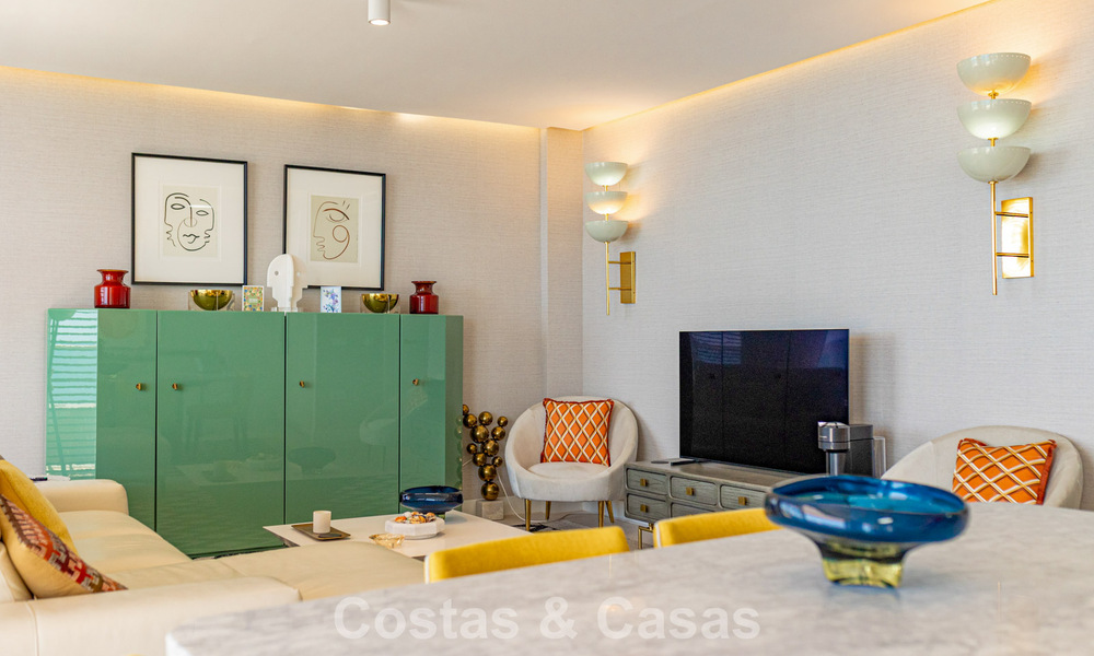 Exclusief penthouse met schitterend open zeezicht te koop aan het strand in Estepona 801255