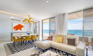 Exclusief penthouse met schitterend open zeezicht te koop aan het strand in Estepona 801260 
