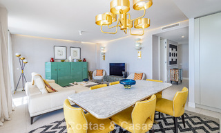 Exclusief penthouse met schitterend open zeezicht te koop aan het strand in Estepona 801261 