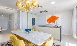 Exclusief penthouse met schitterend open zeezicht te koop aan het strand in Estepona 801262 