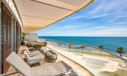Exclusief penthouse met schitterend open zeezicht te koop aan het strand in Estepona 801265