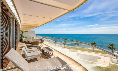 Exclusief penthouse met schitterend open zeezicht te koop aan het strand in Estepona 801265