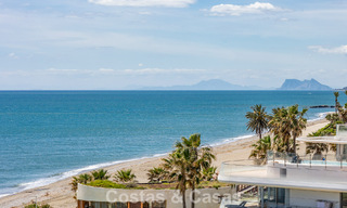 Exclusief penthouse met schitterend open zeezicht te koop aan het strand in Estepona 801270 