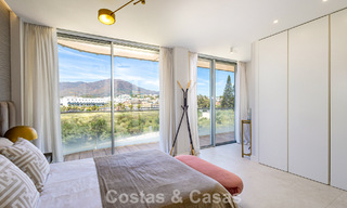 Exclusief penthouse met schitterend open zeezicht te koop aan het strand in Estepona 801274 