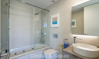 Exclusief penthouse met schitterend open zeezicht te koop aan het strand in Estepona 801276 