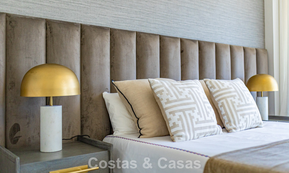 Exclusief penthouse met schitterend open zeezicht te koop aan het strand in Estepona 801289