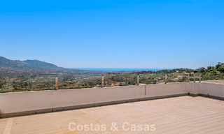 Hedendaagse luxevilla met strakke, moderne bouwstijl en adembenemend uitzicht te koop in Oost-Marbella 801163 