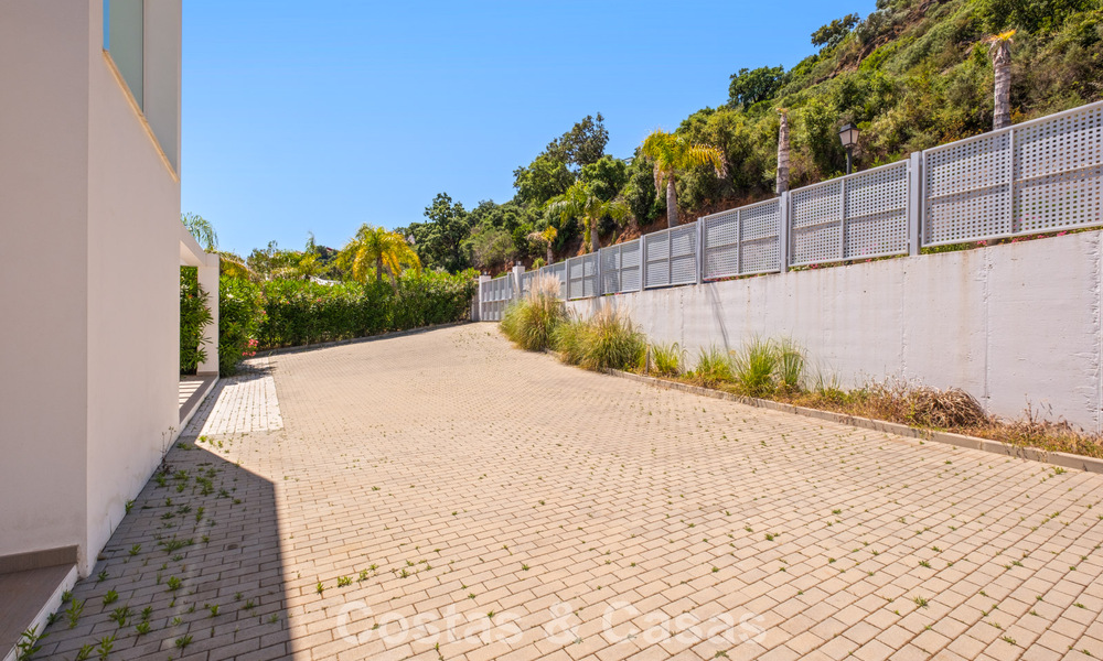 Hedendaagse luxevilla met strakke, moderne bouwstijl en adembenemend uitzicht te koop in Oost-Marbella 801169