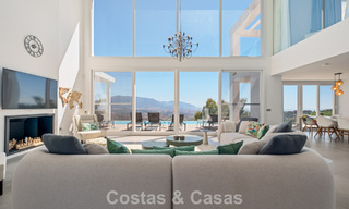 Hedendaagse luxevilla met strakke, moderne bouwstijl en adembenemend uitzicht te koop in Oost-Marbella 801186 