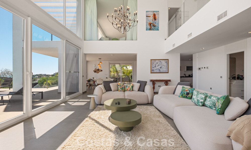 Hedendaagse luxevilla met strakke, moderne bouwstijl en adembenemend uitzicht te koop in Oost-Marbella 801192