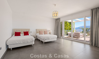 Hedendaagse luxevilla met strakke, moderne bouwstijl en adembenemend uitzicht te koop in Oost-Marbella 801200 