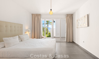 Hedendaagse luxevilla met strakke, moderne bouwstijl en adembenemend uitzicht te koop in Oost-Marbella 801210 
