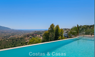 Hedendaagse luxevilla met strakke, moderne bouwstijl en adembenemend uitzicht te koop in Oost-Marbella 801221 