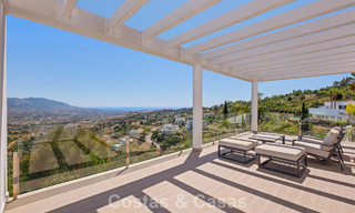 Hedendaagse luxevilla met strakke, moderne bouwstijl en adembenemend uitzicht te koop in Oost-Marbella 801237 