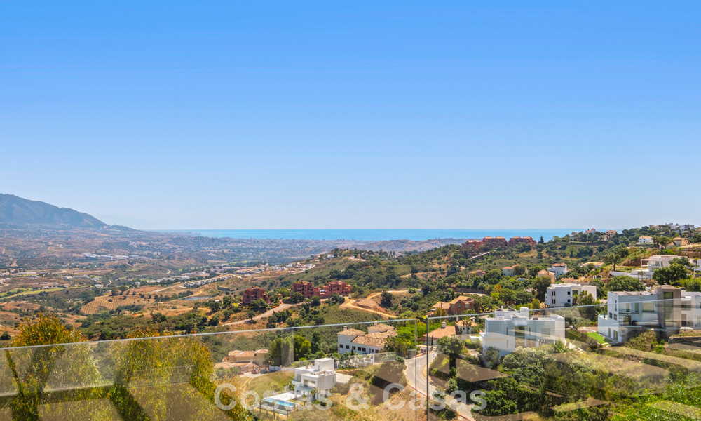 Hedendaagse luxevilla met strakke, moderne bouwstijl en adembenemend uitzicht te koop in Oost-Marbella 801238