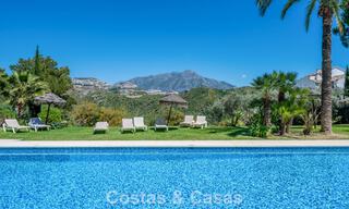 Lichtrijk, eigentijds gerenoveerd appartement met zeezicht te koop in de heuvels van La Quinta, Marbella - Benahavis 801296 